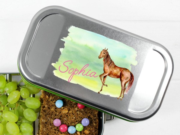 Brotdose Lunchbox mit Name und Pferd auf Wiese
