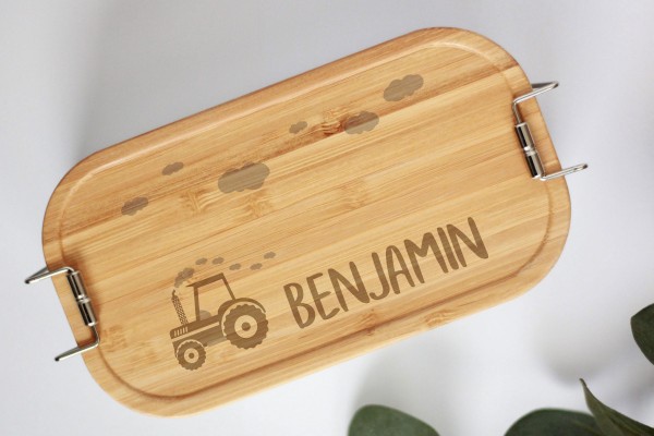 Nachhaltige Brotdose Traktor mit Namen auf Lunchbox mit Bambusdeckel